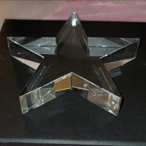 Crystal Glass Star Paperweight & Gift Box - Picture 5 of 7